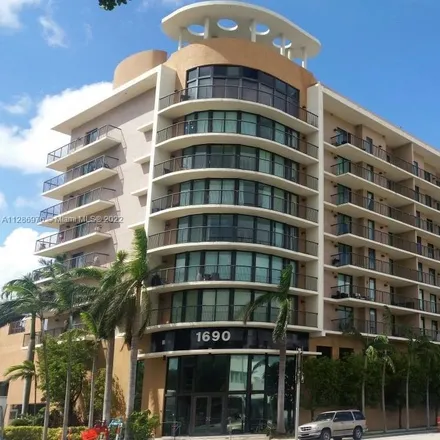 Image 1 - 1690 Southwest 27th Avenue, Silver Bluff Estates, Miami, FL 33145, USA - Condo for rent