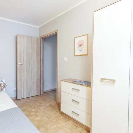 Rent this 4 bed room on Władysława Broniewskiego 99 in 01-876 Warsaw, Poland
