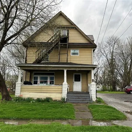 Buy this 8 bed house on 558 Freeman Street Northwest in Warren, OH 44483
