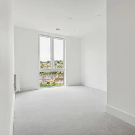 Image 1 - 19 Lion Green Road, London, CR5 2NL, United Kingdom - Apartment for rent