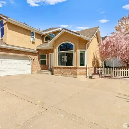 Buy this 5 bed house on 1102 Brook Haven Drive in Kaysville, UT 84037