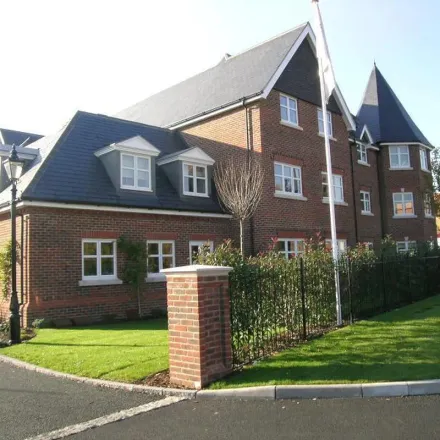 Image 4 - Albany Place, Egham, TW20 9HG, United Kingdom - Apartment for rent