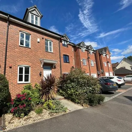 Rent this 3 bed townhouse on 100 Waterfields in Retford, DN22 6RE