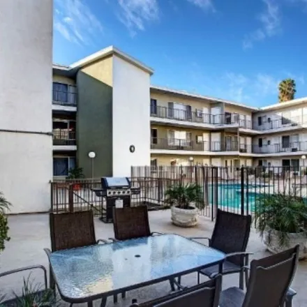 Image 7 - 15319 Weddington Street, Los Angeles, CA 91411, USA - Apartment for rent