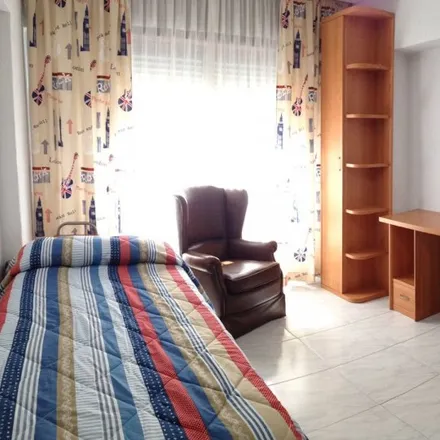 Rent this 4 bed room on Burgos in Calle de Damasco, 14004 Córdoba