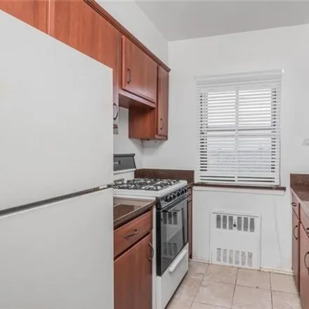 Image 4 - 1118 Yonkers Avenue, Dunwoodie Heights, City of Yonkers, NY 10704, USA - Apartment for sale