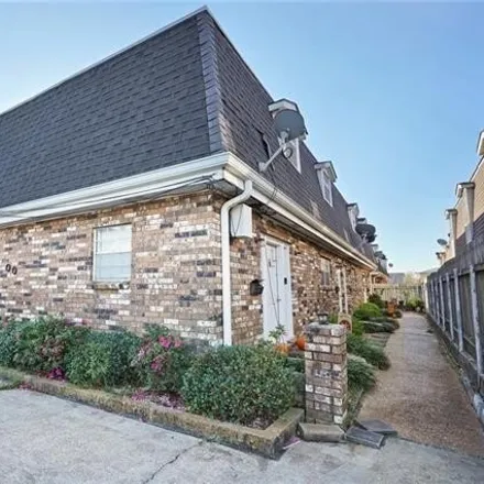 Buy this 8 bed townhouse on 3000 12th Street in Metairie, LA 70002