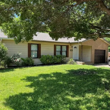 Rent this 3 bed house on David E Smith Elementary School in 3701 Field Street, Haltom City