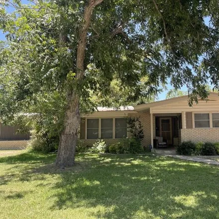Buy this 3 bed house on 988 North Cherry Street in Seguin, TX 78155