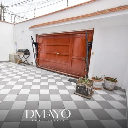 Buy this 6 bed house on Avenida Pampa Pacta in Lima Metropolitan Area 15846, Peru