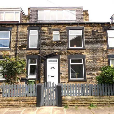Rent this 3 bed townhouse on Zoar Street in Churwell, LS27 8HY