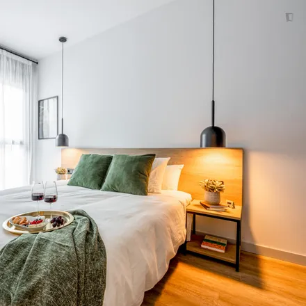 Rent this 1 bed apartment on Madrid in Calle de Beatriz Galindo, 8