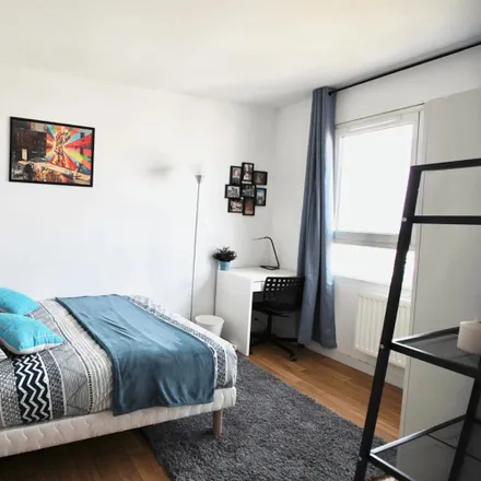 Image 3 - Tour Giralda, 2-4 Square Vitruve, 75020 Paris, France - Apartment for rent