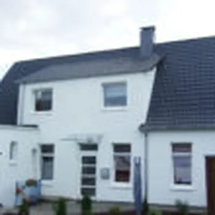 Rent this 4 bed apartment on Fuhrberger Landstraße 88 in 29225 Celle, Germany