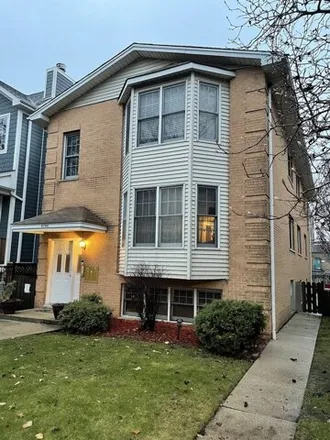 Rent this 2 bed condo on 4744 North Hermitage Avenue in Chicago, IL 60613