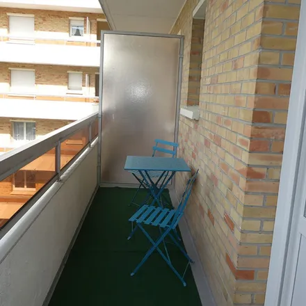 Image 9 - 143 Rue Louis Blanc, 62400 Béthune, France - Apartment for rent