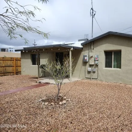 Rent this 3 bed house on 637 South Highland Avenue in Tucson, AZ 85719