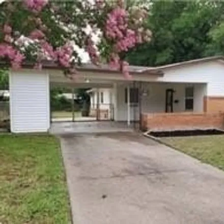 Buy this 3 bed house on 1961 South 51st Street in Temple, TX 76504