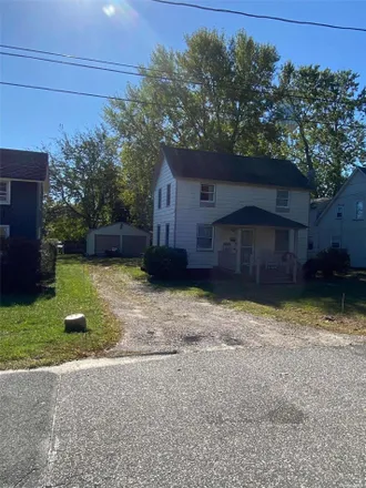 Buy this 3 bed house on 1023 West Street in Riverhead, NY 11901