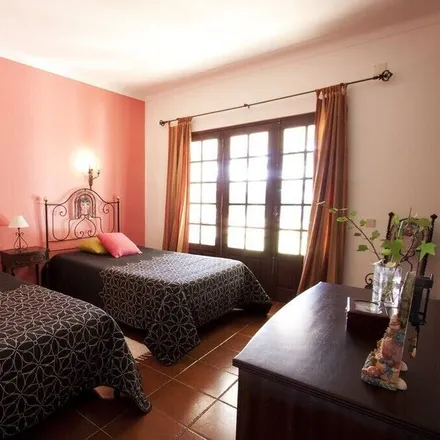 Rent this 5 bed house on Congregação Cristã em Portugal in Rua Mouzinho de Albuquerque, 8200-356 Albufeira