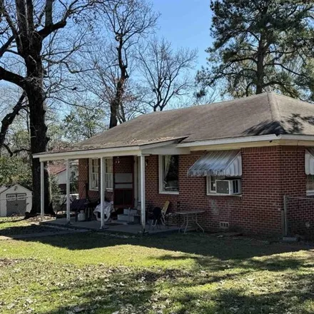 Buy this 4 bed house on 3852 Garland Avenue in Texarkana, AR 71854