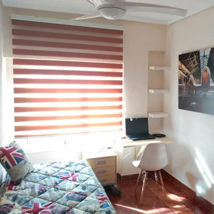 Rent this 3 bed room on Carrer d'Escalante in 345, 46011 Valencia