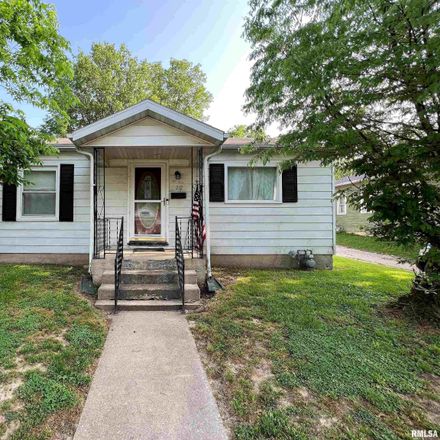 Rent this 2 bed house on 212 West Allmon Street in Salem, IL 62881