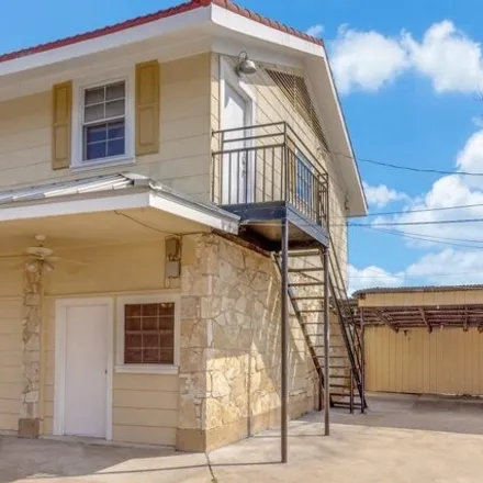 Rent this 1 bed apartment on 1102 Kings Highway in Dallas, TX 75208