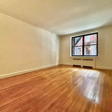 Image 4 - 8 East 48th Street, New York, NY 10017, USA - Apartment for rent
