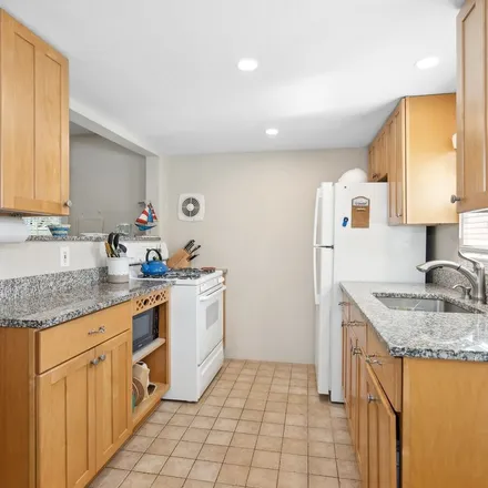 Image 1 - 3 Washington Avenue, Southampton, Hampton Bays, NY 11946, USA - Apartment for rent