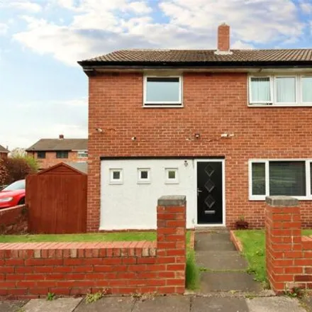 Buy this 3 bed duplex on Tyne View Gardens in Pelaw, NE10 0YP