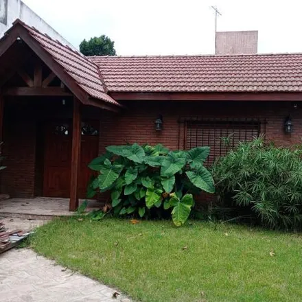 Buy this 3 bed house on Avenida Amenedo 1832 in Adrogué, Argentina