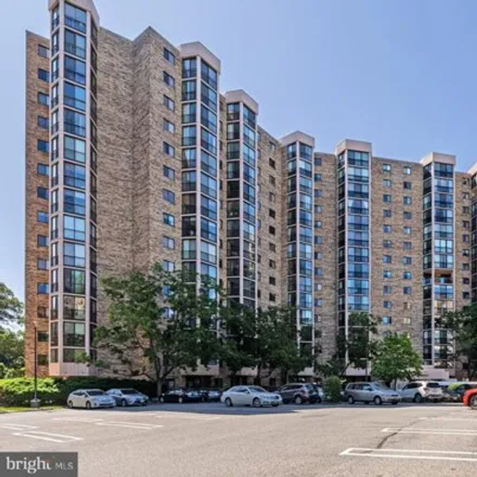 Buy this 1 bed condo on 22362 Mount Eagle Drive in Huntington, VA 22303