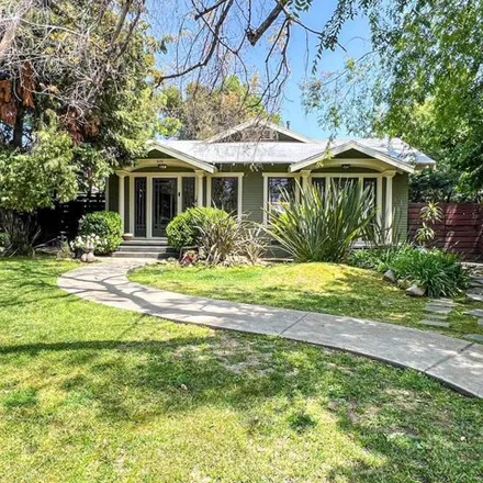 Rent this 5 bed house on Stratford Lane in Raymond Hill, South Pasadena