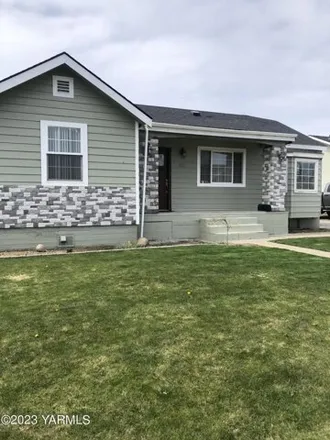 Buy this 3 bed house on 1174 Rock Avenue in Yakima, WA 98902