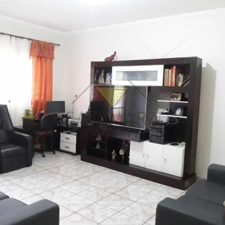 Buy this 3 bed house on Rua Antonio Pinheiro Nobre in Taiaçupeba, Mogi das Cruzes - SP
