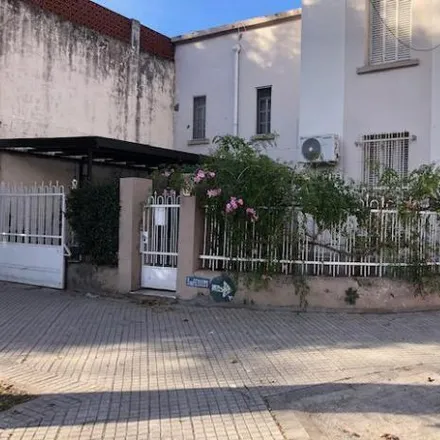 Rent this 4 bed house on Mendoza 5378 in Azcuénaga, Rosario