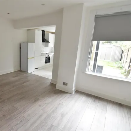 Image 3 - Tunstall Road, London, CR0 6TQ, United Kingdom - Townhouse for rent