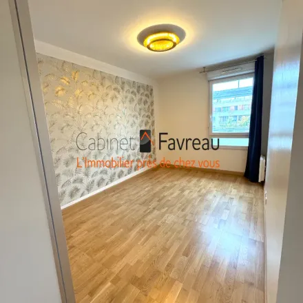 Rent this 3 bed apartment on 41 Rue Jean Jaurès in 94240 L'Haÿ-les-Roses, France