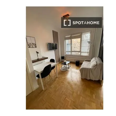 Rent this 1 bed apartment on Rue Capitaine Crespel - Kapitein Crespelstraat 53 in 1050 Ixelles - Elsene, Belgium