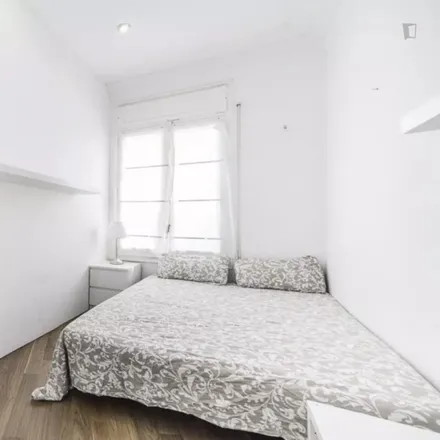 Rent this 13 bed room on Avinguda Diagonal in 578, 08021 Barcelona