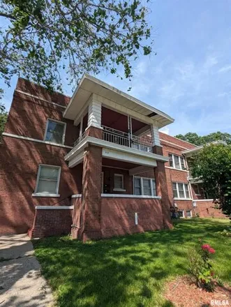 Buy this studio house on 449 West Columbia Terrace in Peoria, IL 61606