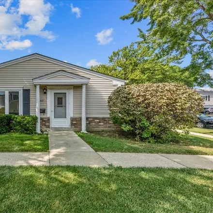 Image 1 - 1017 Cove Drive, Prospect Heights, Wheeling Township, IL 60070, USA - House for sale