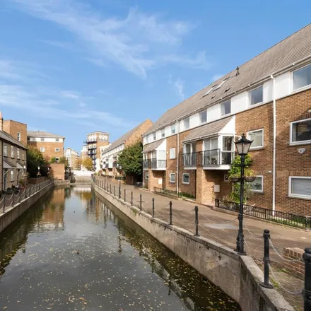 Image 1 - Albert Mews, 2-12 Albert Mews, Ratcliffe, London, E14 8EH, United Kingdom - Townhouse for rent