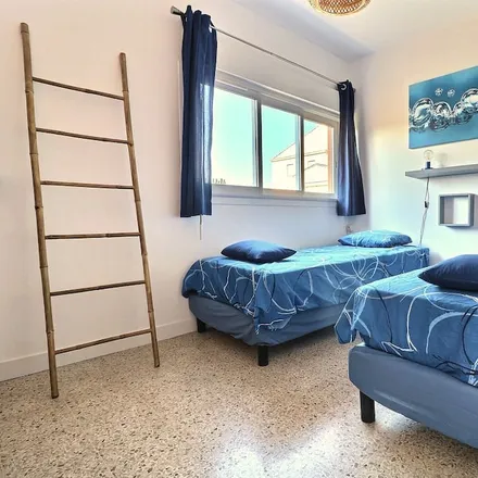 Rent this 2 bed apartment on 83600 Fréjus