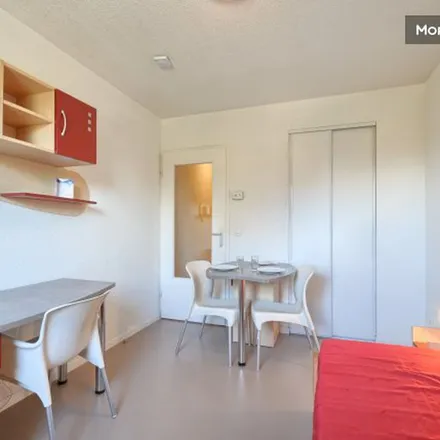 Image 9 - Boulevard de la République, 59500 Douai, France - Apartment for rent