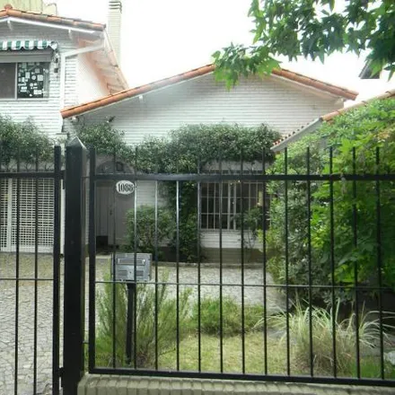 Buy this 4 bed house on José Manuel Estrada 1088 in Partido de San Isidro, Acassuso