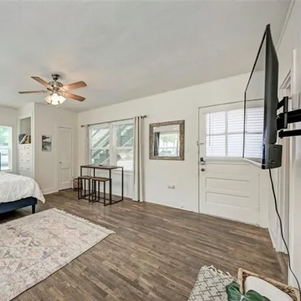 Image 3 - 915 West 21st Street, Austin, TX 78705, USA - Condo for sale