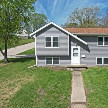 Buy this 4 bed house on 624 12th Street in Corning, IA 50841