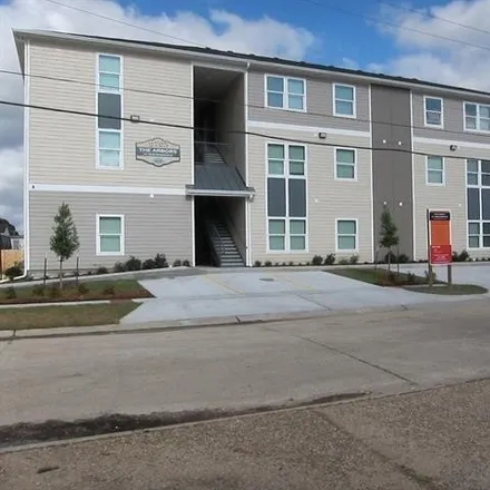 Rent this 2 bed apartment on 2725 Independence Street in Metairie, LA 70006